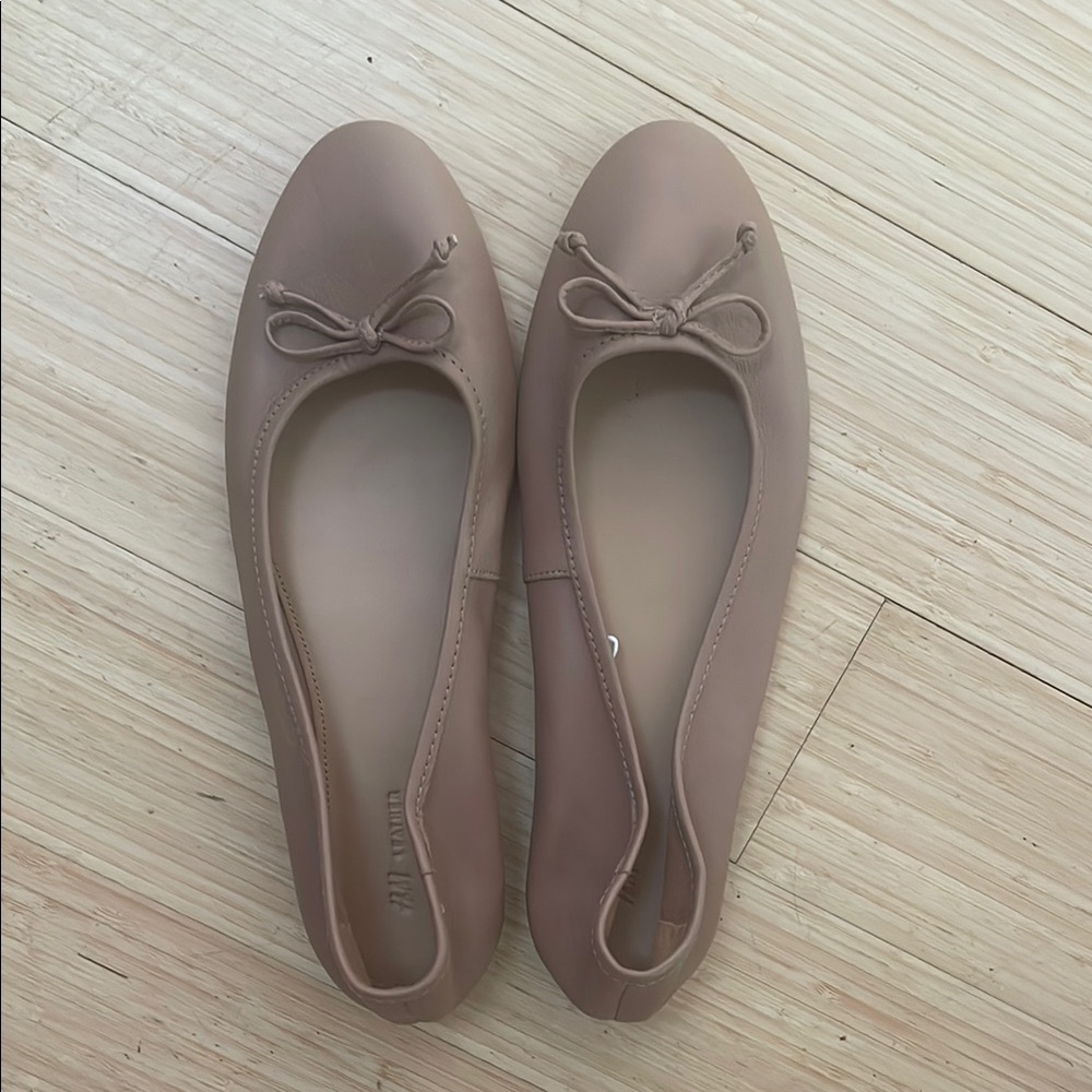 H&M Tan Ballet Flats with Decorative Bow